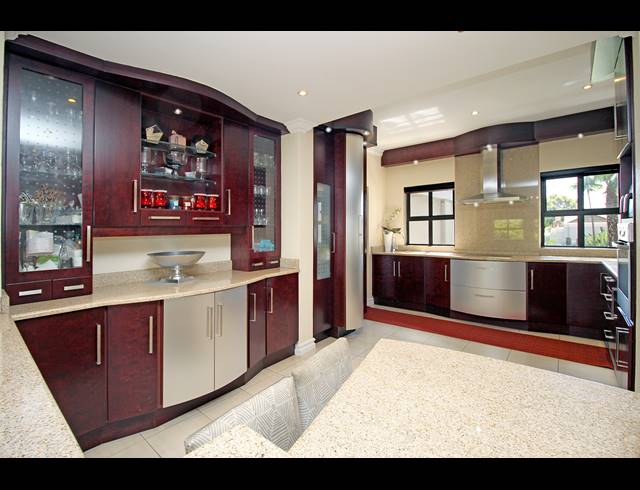 4 BEDROOM HOUSE FOR SALE IN HOUGHTON ESTATE